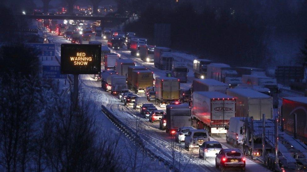 traffic-in-snow.