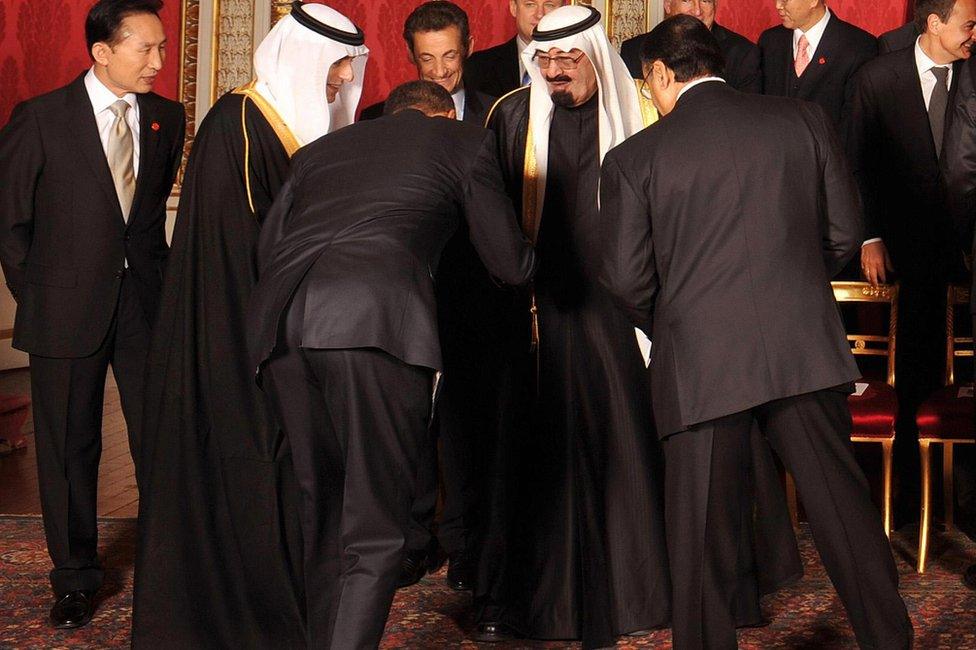 US President Barack Obama bows to Saudi Arabia King Abdullah bin Abdul Aziz Al Saud in London in 2009