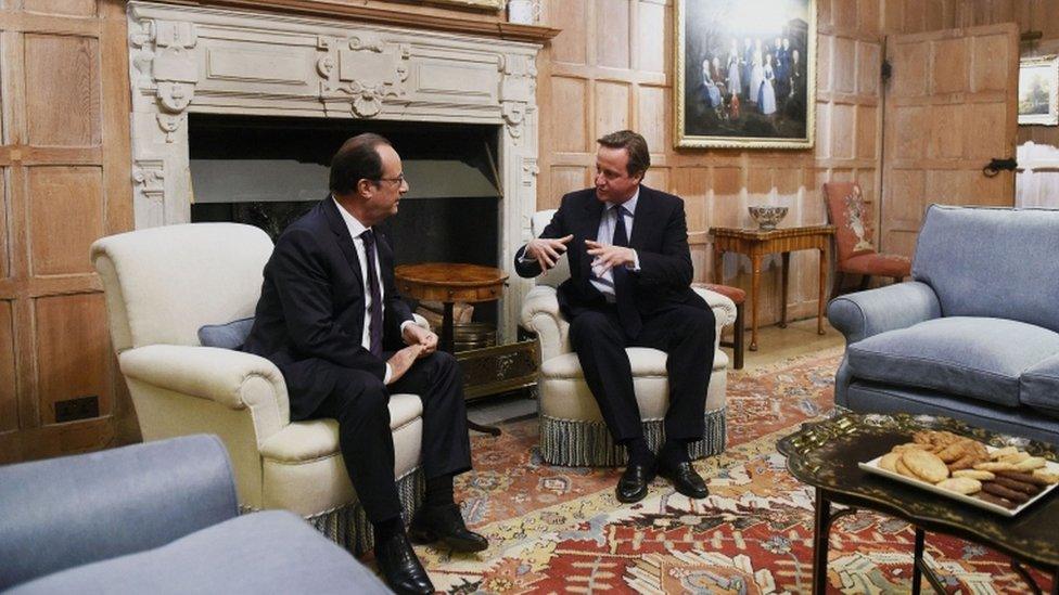 Cameron meets Hollande at Chequers