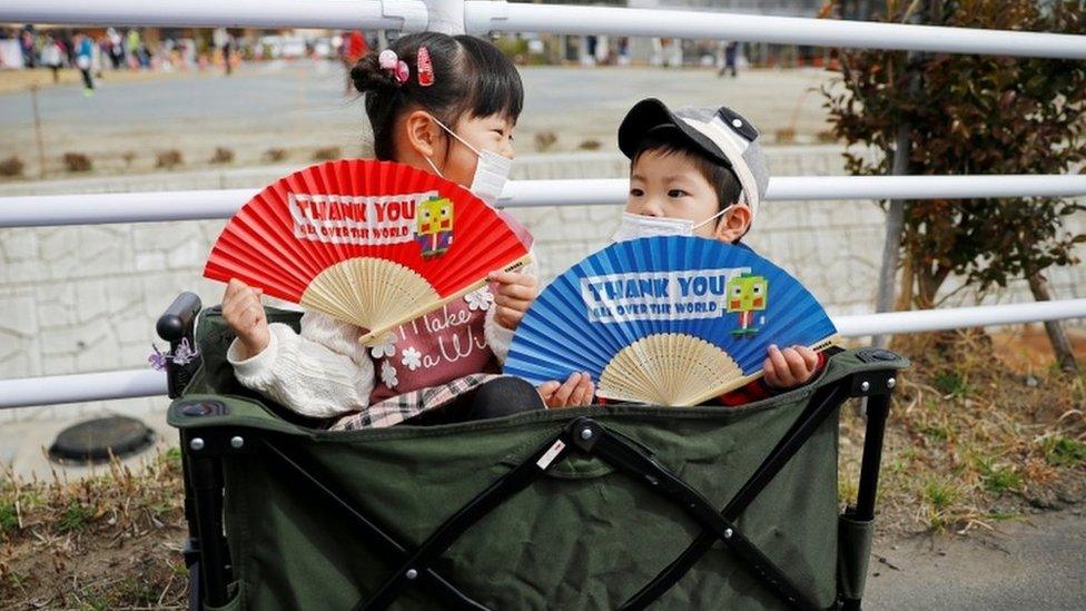 children watching the procession