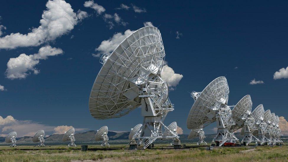 Very Large Array radio telescopes