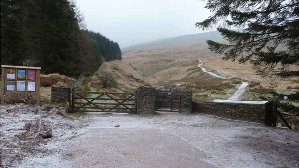 Pont ar Daf gate towards Pen Y Fan