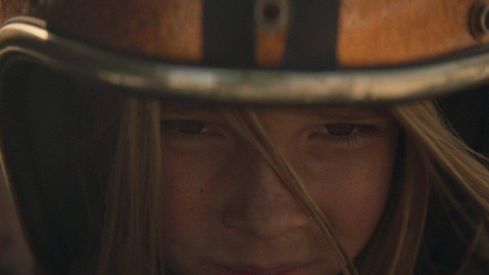 Young girl starts the race.