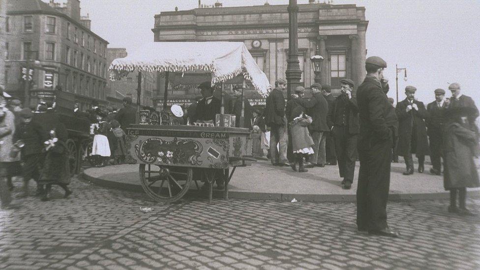 Luigi Coletta's Ice Cream Cart, Dundee, 1907