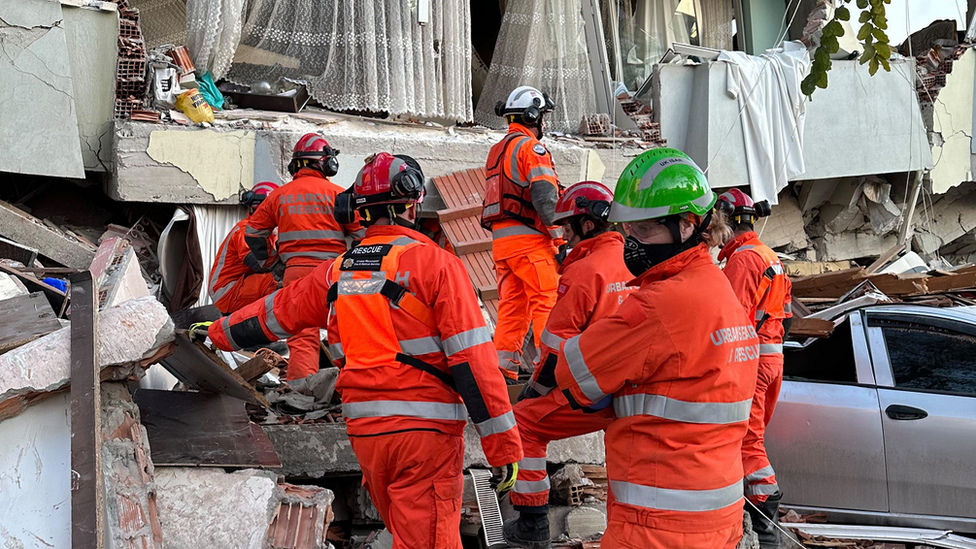 UK International Search and Rescue yn Antakya, Turkey