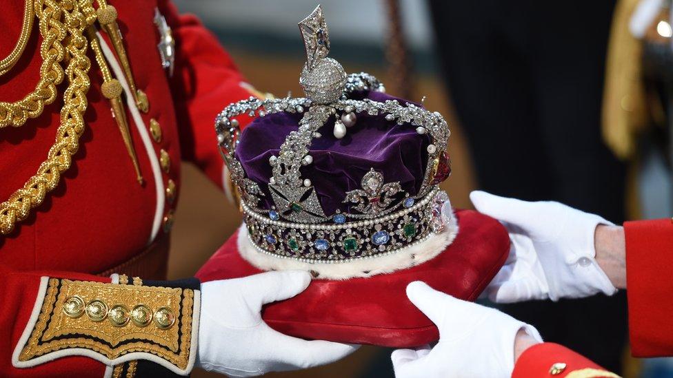 Bearers carrying the Imperial State Crown