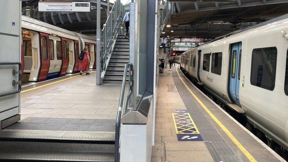 Farringdon station