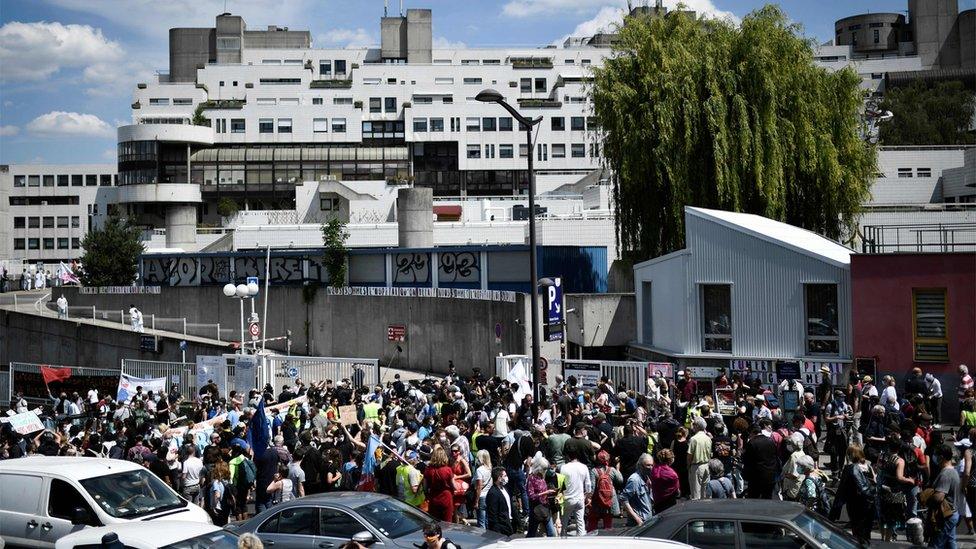 Large protest outside Robert Debre hospital in Paris