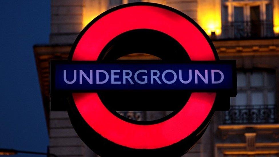 London Underground roundel with old font