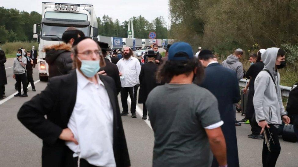 Jewish pilgrims gather at the Novi Yarylovychi crossing point