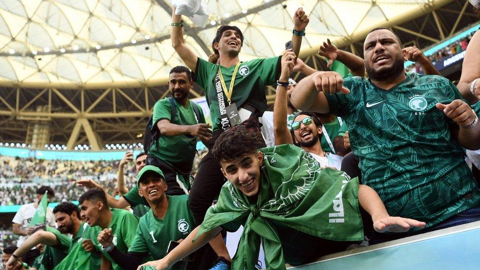 saudi-arabia-fans.