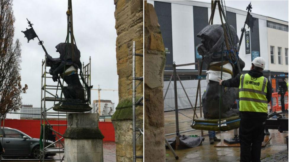 Bargate lions being removed