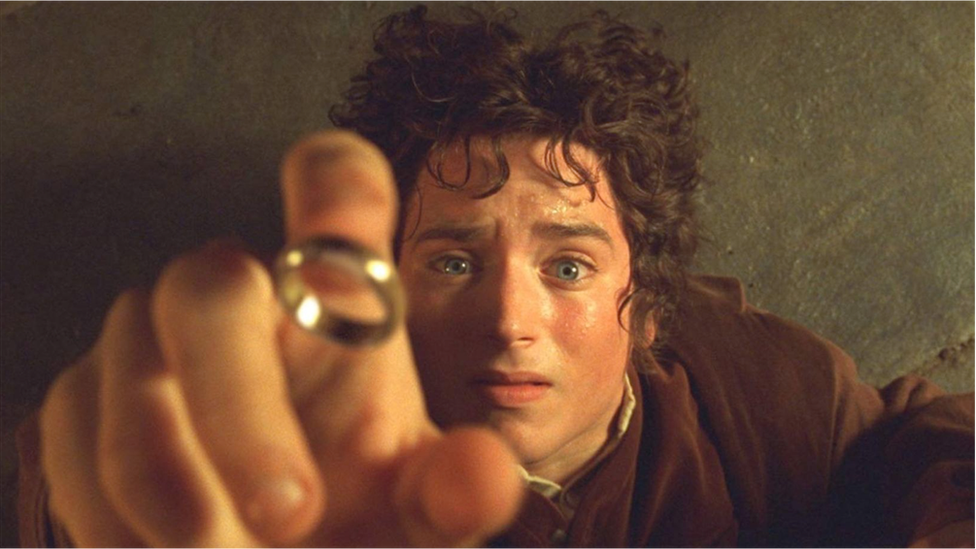 frodo-catches-the-ring