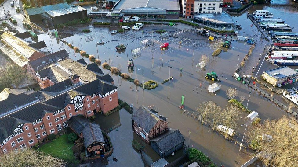 flooded-northwich-town