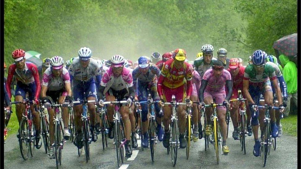 Steam rises from the pack stage 10 of the Tour de France 2000