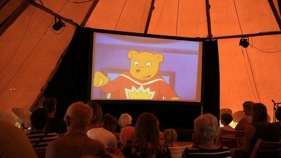 Cyflwyno Superted i genedlaethau newydd o blant yn y Sinemaes // Introducing Superted to new generations of children in the Sinemaes, the teepee cinema