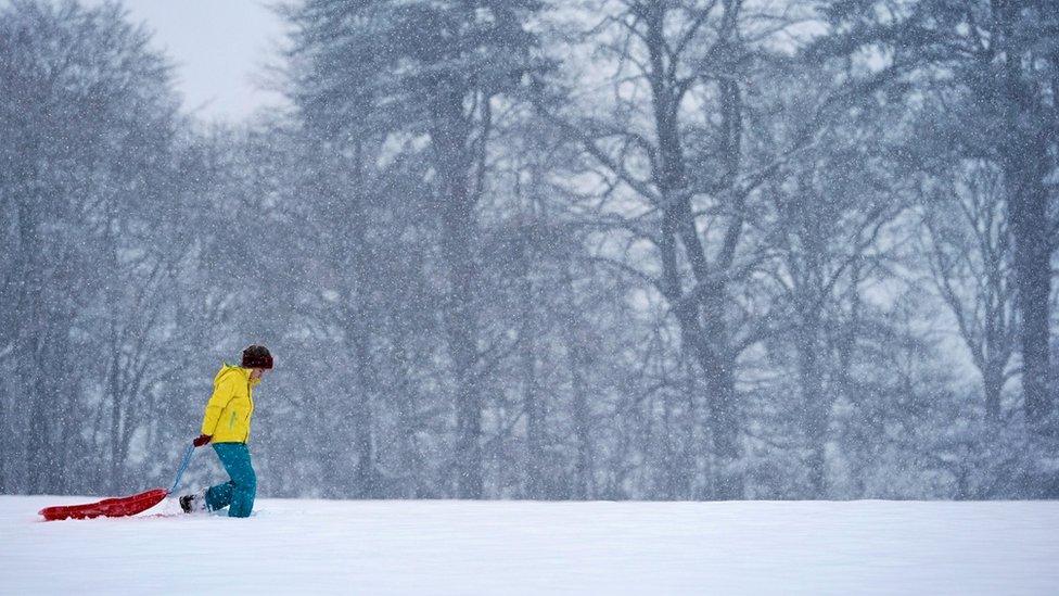 Heavy snow in Welsh Frankton, England