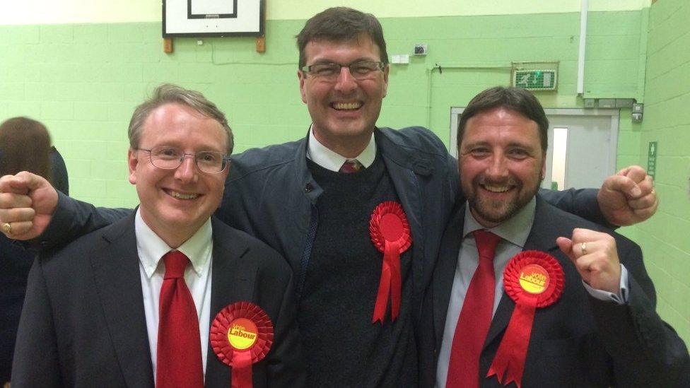 Duncan Enright (centre)