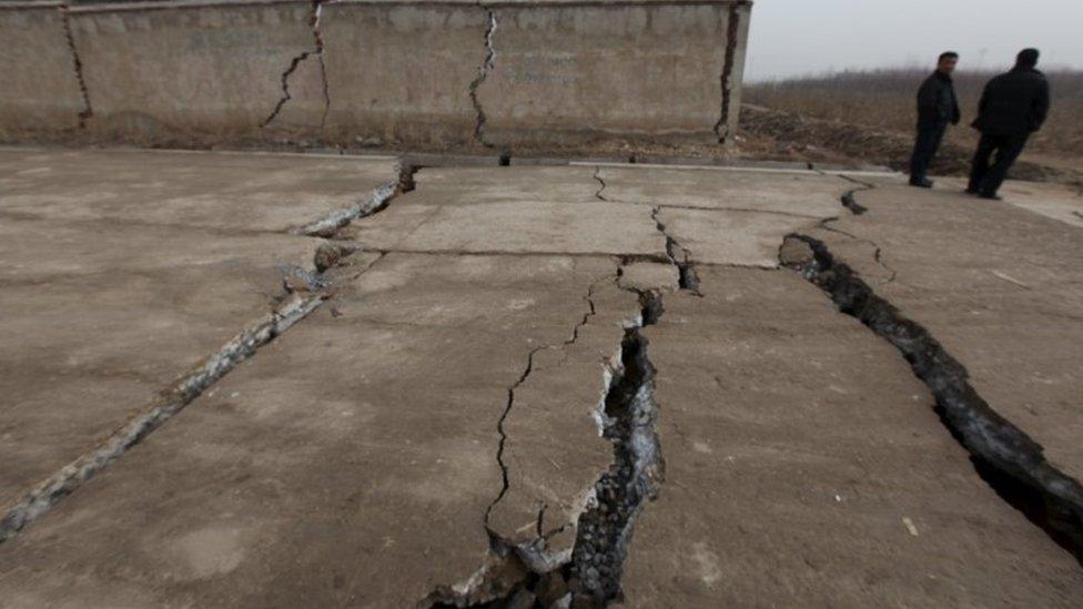 A damaged wall and road after the gypsum mine collapsed on Friday morning, in Pingyi, Shandong province (30 December 2015)