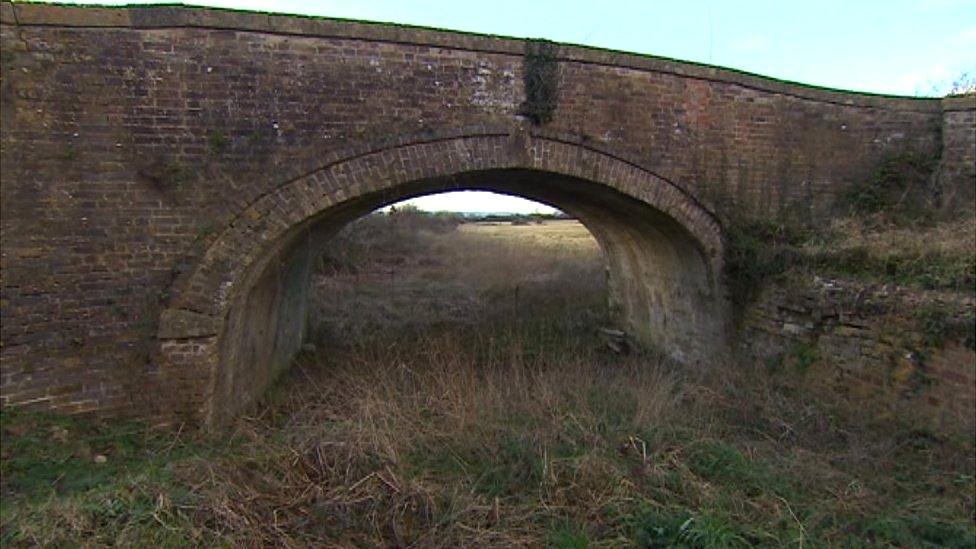 Image shows the "missing mile" section of the Stroudwater canal