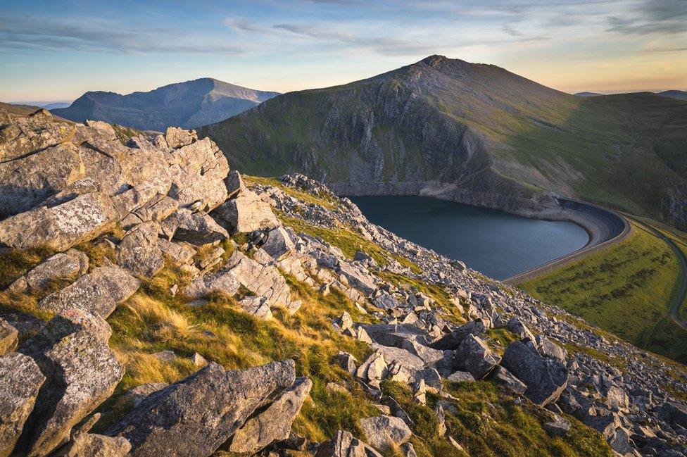 Carnedd Y Filiast to Elidr Fawr