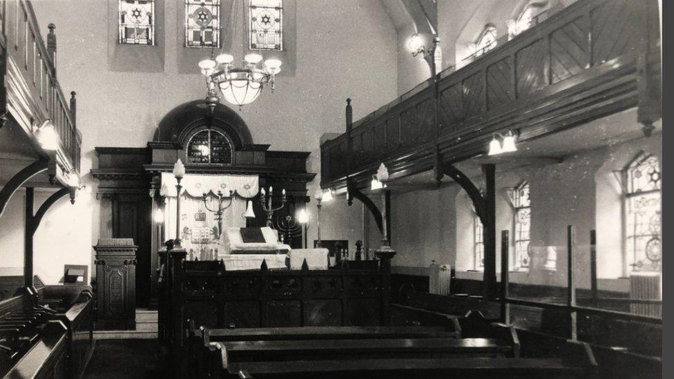 Merthyr Synagogue pre closure b&w