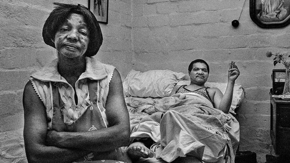 Photography exhibition to show life in apartheid South Africa - BBC News