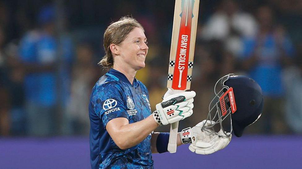 Former England captain Knight announces retirement