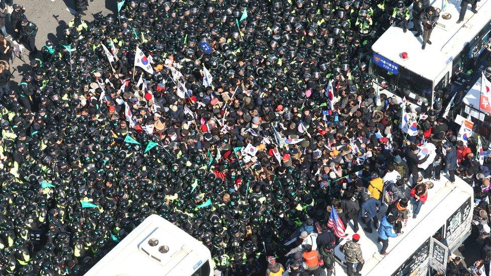 Supporters of impeached South Korean President Park Geun-hye scuffle with riot police near the Constitutional Court in Seoul, South Korea, March 10, 2017.