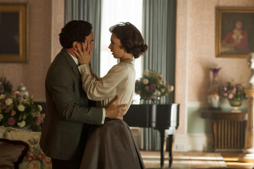 Ben Miles and Vanessa Kirby as Peter Townsend and Princess Margaret in The Crown