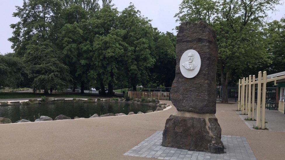 Pearson Park showing monument to Zachariah Pearson