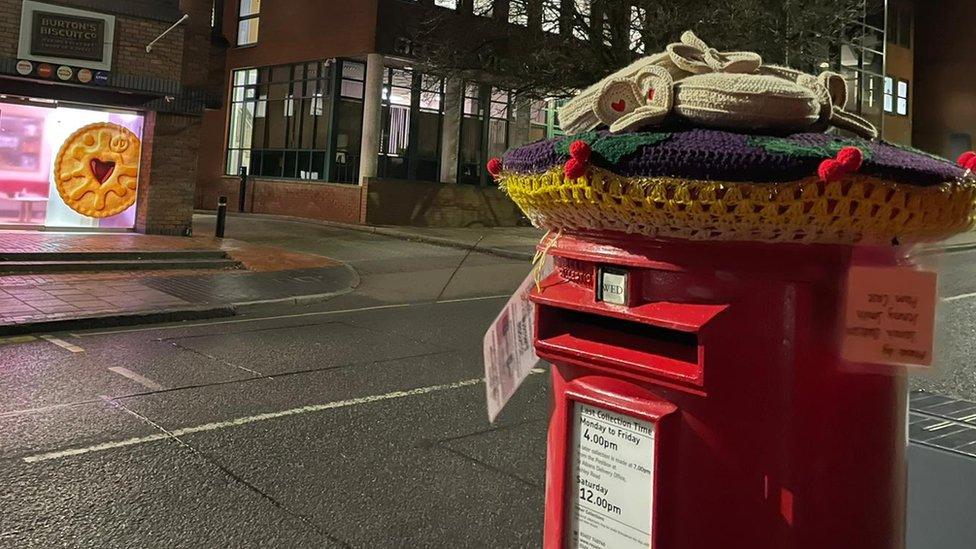 A jammie dodger themed post box topper