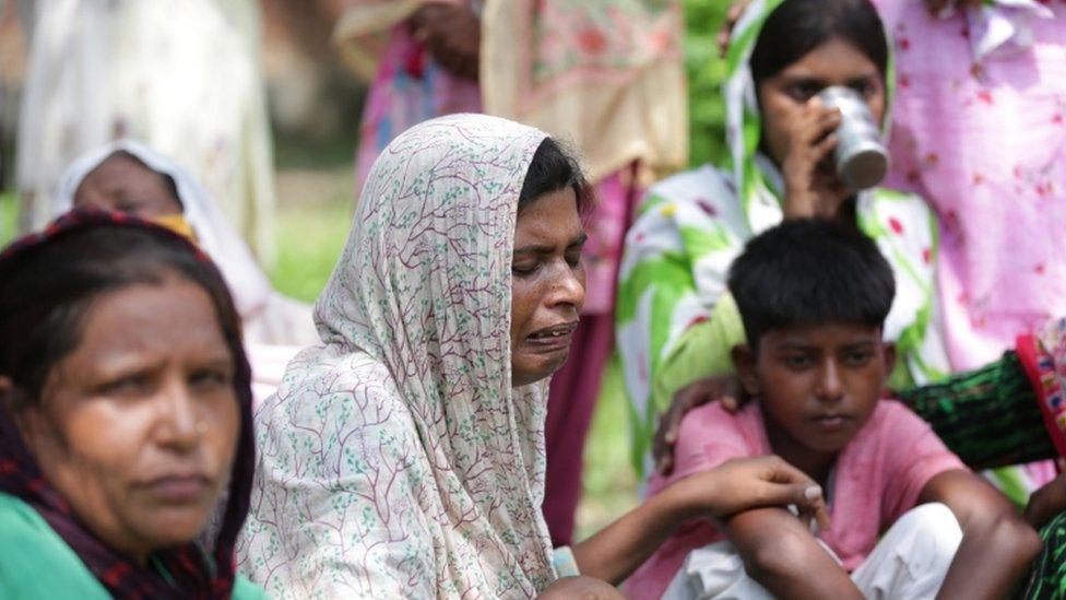 Wife of poisoning victim Kirpal Singh mourns her husband with family members