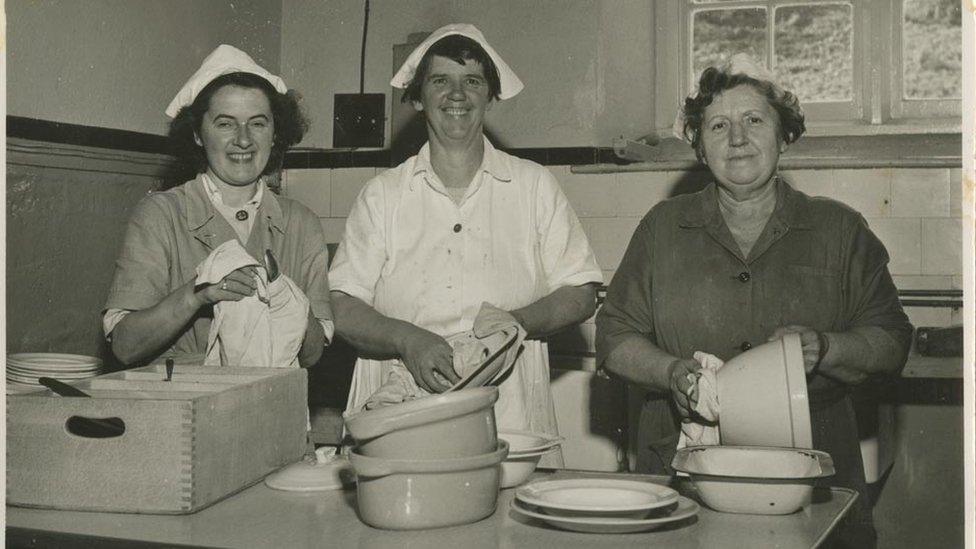 Staff cinio Ysgol Penboyr, 1958