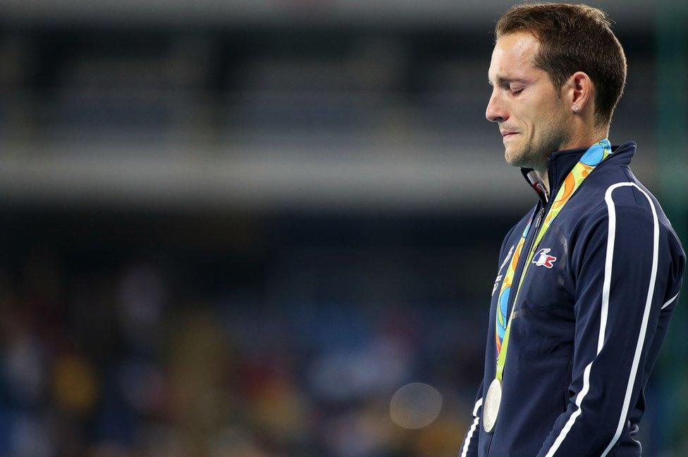 French pole vaulter Renaud Lavillenie in tears on podium, 16 Aug 16