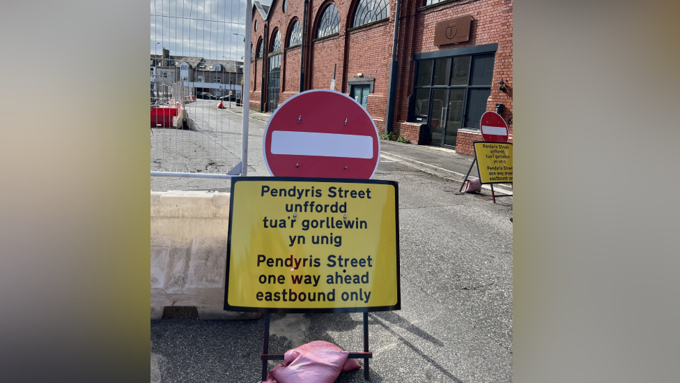 A mistranslated Welsh road sign in Cardiff