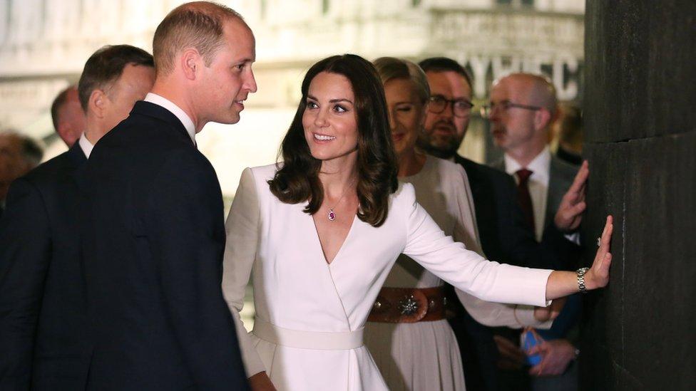 Prince William and Catherine put their hands on a pulsating wall