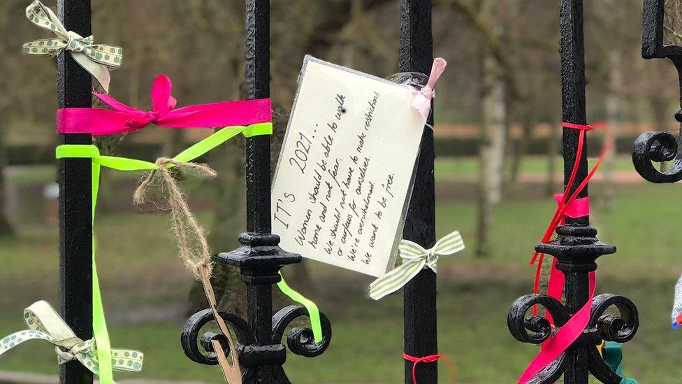 A note tied to a gate in Kelvingrove Park