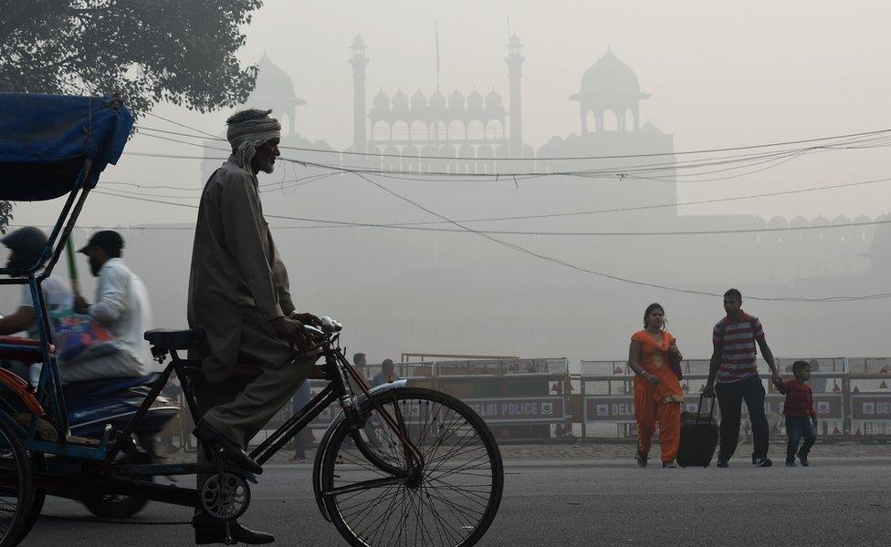 Smog envelopes the Red Fort in Delhi