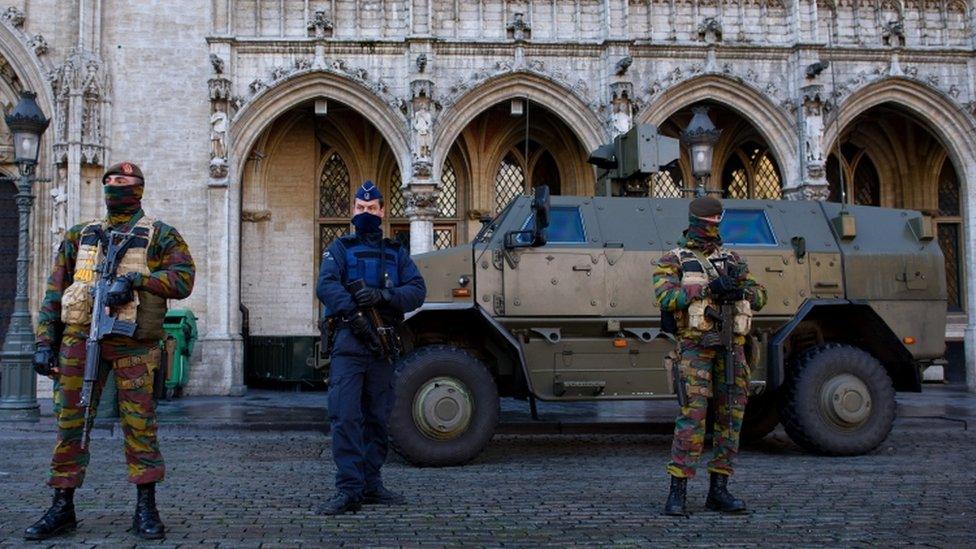 Belgian soldiers patrol Brussels amid warnings on an imminent threat