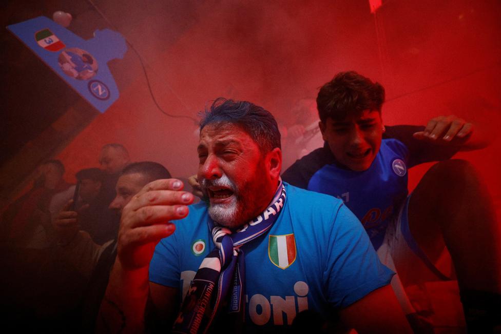 Emotional Napoli fans celebrate winning the Serie A