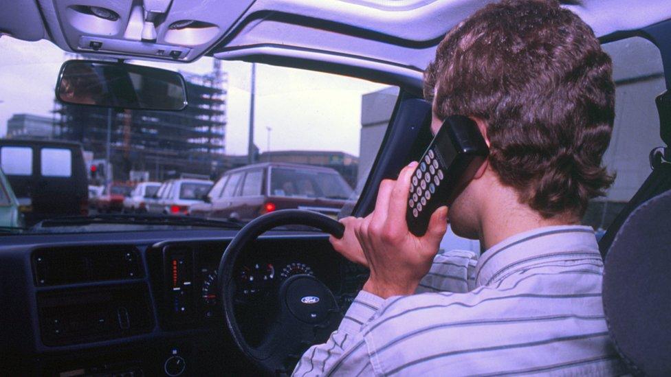 mobile phone 1990.