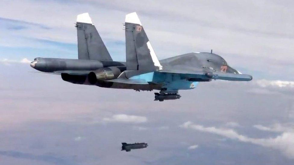 Russian Su-34 strike fighter in Syria drops a bomb over Syria (9 October 2015)