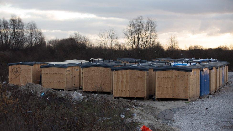 New huts for migrants at Calais camp (29/02/16)