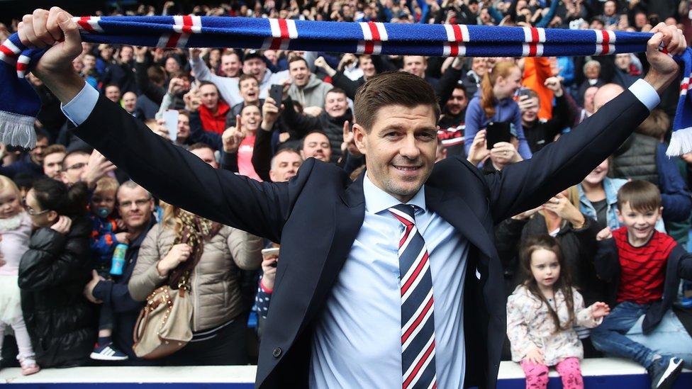 Steven Gerrard holds a Rangers scarf