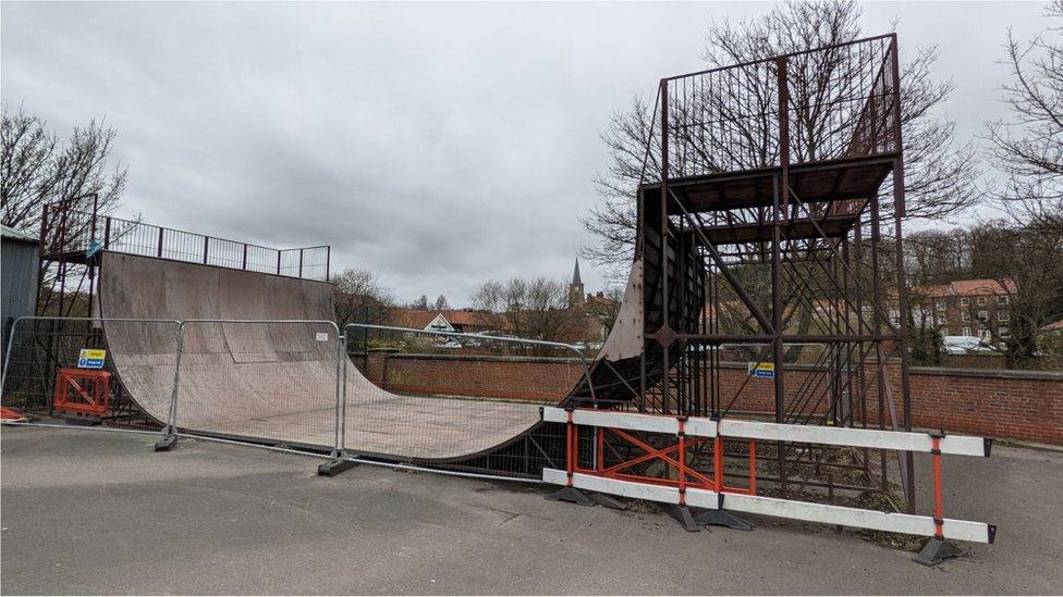 Closed-off halfpipe skate ramp in Norton