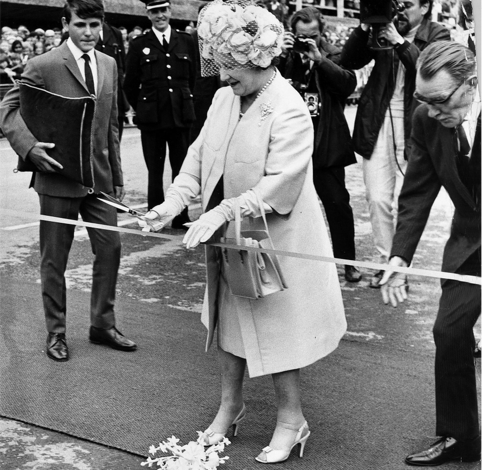 Queen Mother cuts a ribbon