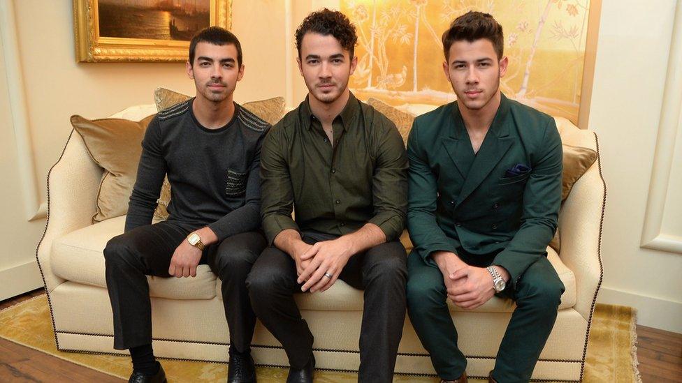 jonas-brothers.