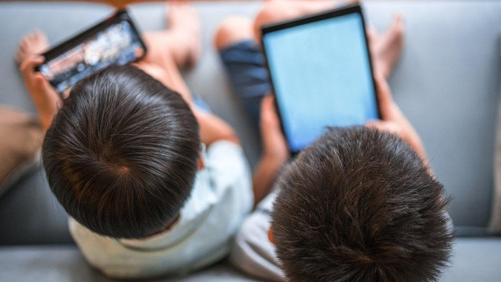 boys-on-phone-and-tablet.