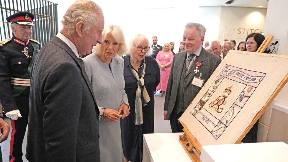 King and Queen viewing the tapestry